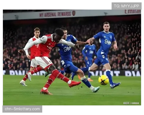 埃弗顿对阵曼联,姆伯莫多次威胁射门考验客队防线 埃弗顿对阵曼联,姆伯莫多次威胁射门考验客队防线